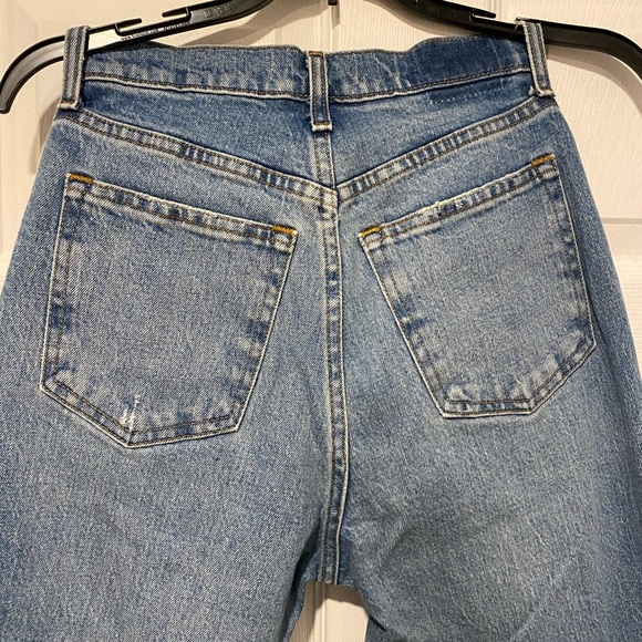 Abercrombie & Fitch 90s Straight Ultra High Rise
Worn only a few times! - Picture 3 of 5